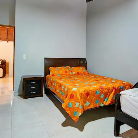 Casa Grande Para Grupos Siete Habitaciones BiG HOUSE 7 Bedrooms Medellín Exterior foto