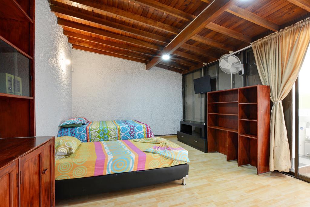 Casa Grande Grupos Siete Big House 7 Bedrooms Holiday home Medellin